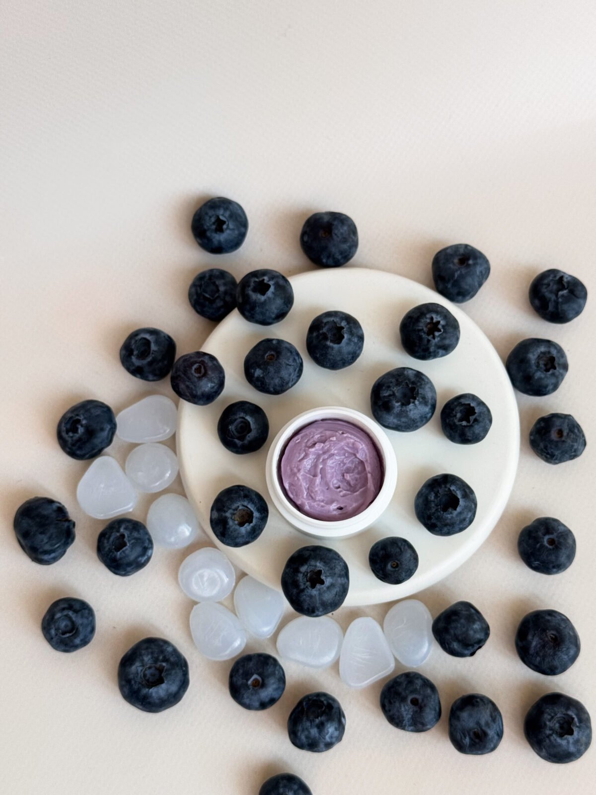 Cream-remover Lovely with the aroma of Blackberry, 15g - obrazek 2